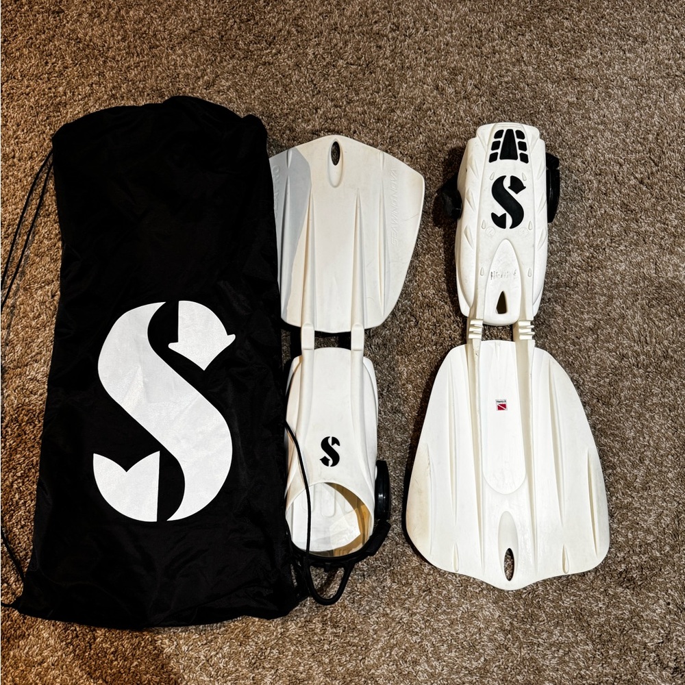 White Scuba Diving Fins with Bag